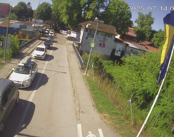 Pojačan saobraćaj na više prelaza ka Hrvatskoj i Crnoj Gori