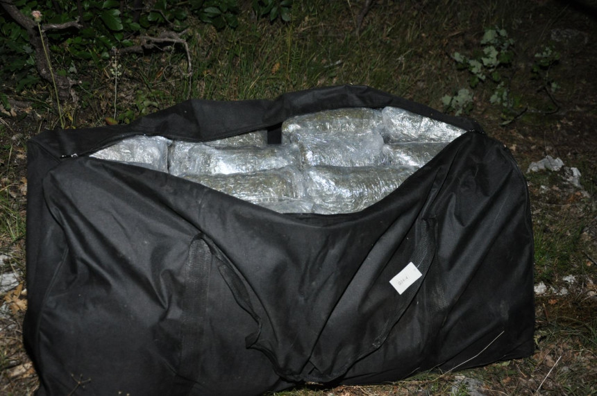 Akcija "Uskok": Zaplijenjeno 33,5 kg opojne droge skank