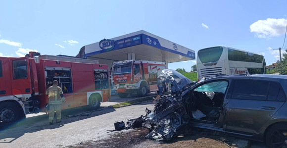 Teška saobraćajka kod Prijedora: Sudar autobusa i “Golfa”