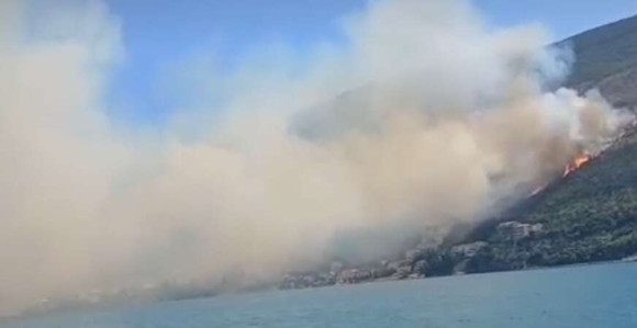 Odbranjenje kuće, a i hotel od požara, turisti evakuisani