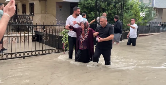Veliki dio Ankare poplavljen, strašno nevrijeme i jaka kiša
