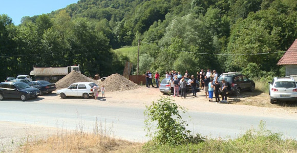 Mirni protest mještana Osmaka zbog kamenoloma