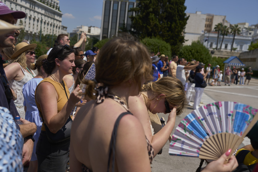 Грчка "гори": Температура до петка и преко 44°Ц