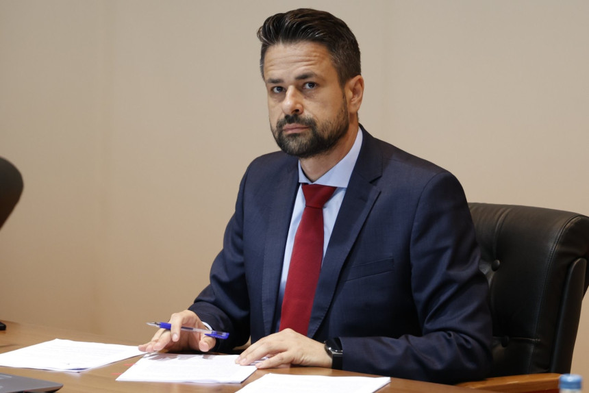 Nove kritike Srđanu Amidžiću zbog 'kumovske zgrade'