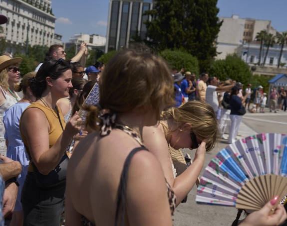 Грчка "гори": Температура до петка и преко 44°Ц