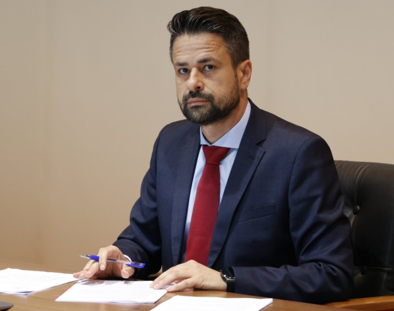 Nove kritike Srđanu Amidžiću zbog 'kumovske zgrade'