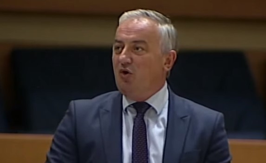 Šmit okom, Amidžić skokom: Ispoštovan "turista" Šmit