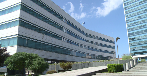 Narod krpi kraj s krajem, a oni plaćaju cijene iz 2015.?!