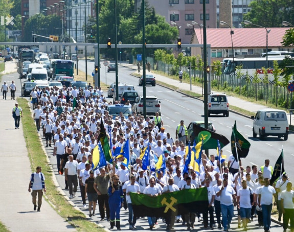 Protest: Više od 500 rudara stiglo pred Vladu FBiH