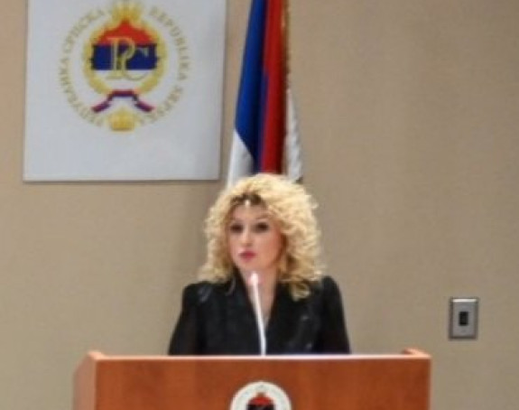 Утабаним стазама, режимлије једно причају, друго раде