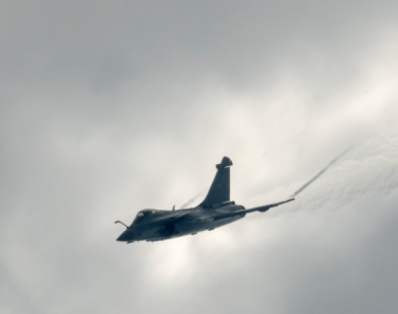 Авион пао на ауто-пут у Италији, има мртвих и повријеђених