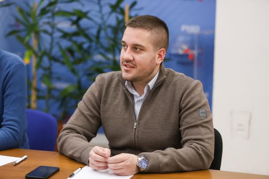 Sav patriotizam SNSD-a stao je u tri marke za borce