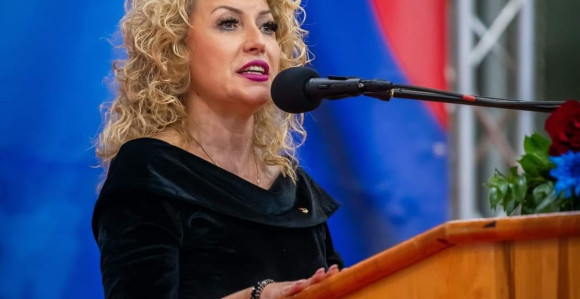 "Amidžiću, ne brukaj se! Izađi i reci da li si ti ministar ili je zamjenik ministra ministar?"