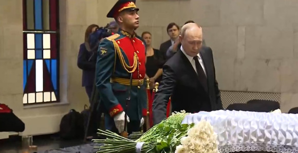 Širi se video Vladimira Putina skrhanog od bola