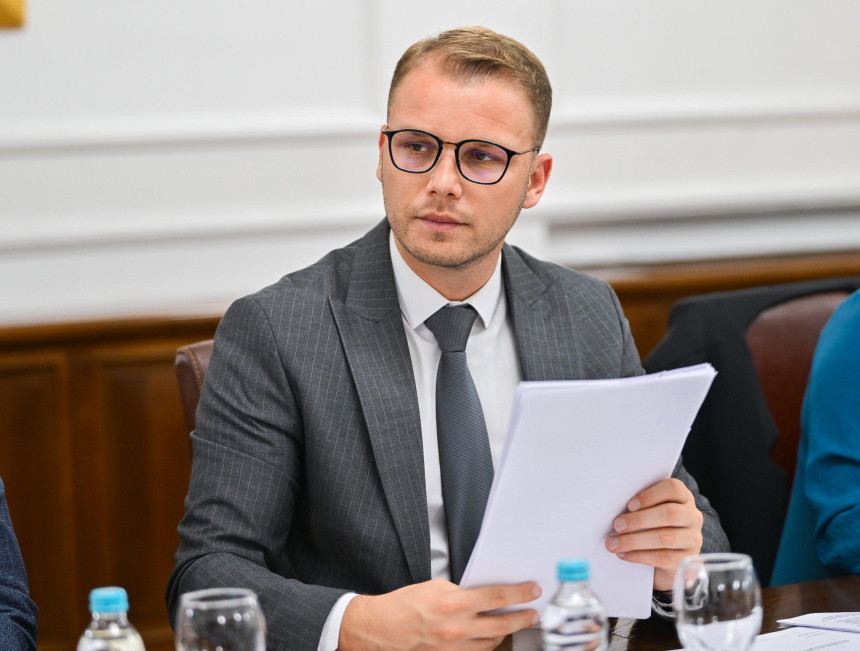 Ovo je državna kapitulacija pred kumovskom mafijom!