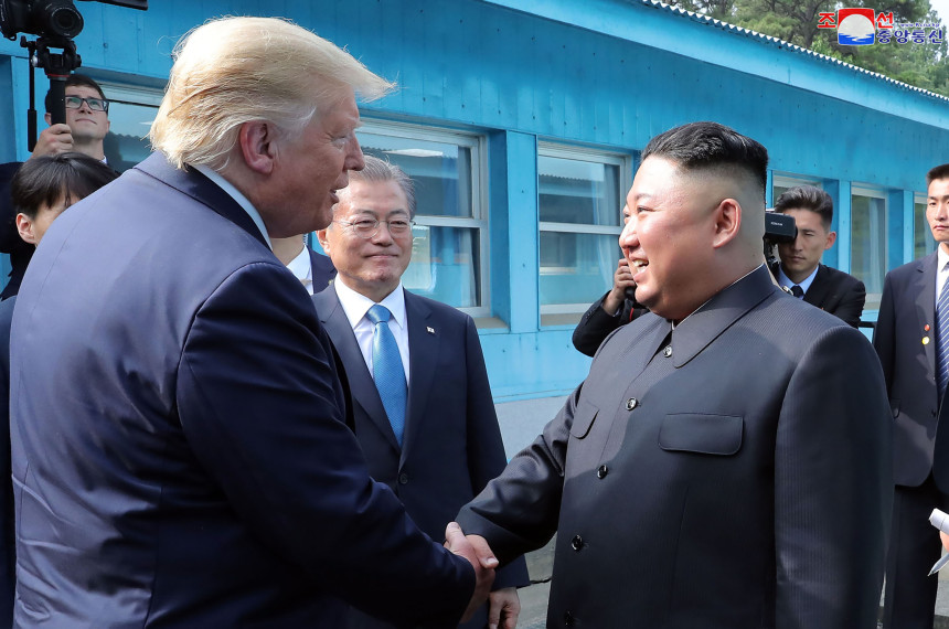 "Трамп остаје отворен за сарадњу са Ким Џонг Уном"