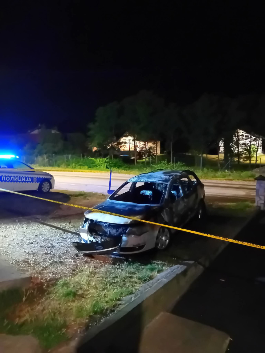 Gorio automobil narodnog poslanika Amira Hurtića