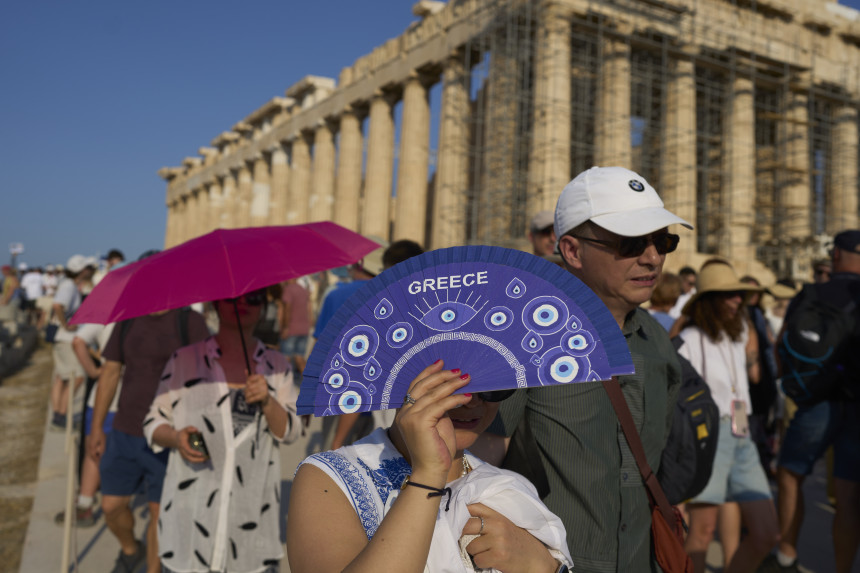 Zbog vrućine zatvoren Akropolj: Subjektivni osećaj 52°C