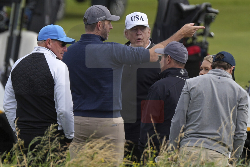 Donald Tramp danas viđen na golf terenu u Škotskoj