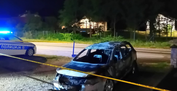 Gorio automobil narodnog poslanika Amira Hurtića