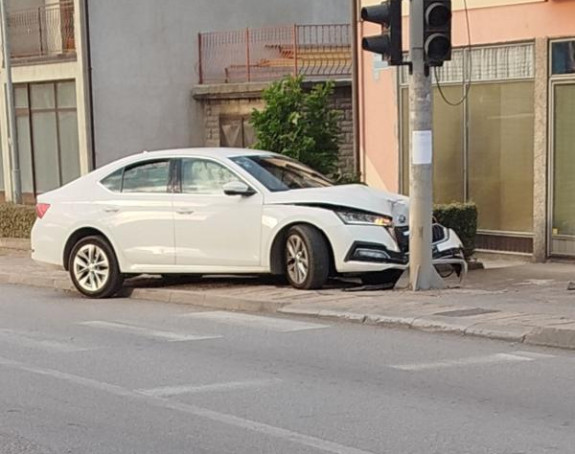 SNSD funkcioneri se bahate, policija posmatra i ćuti