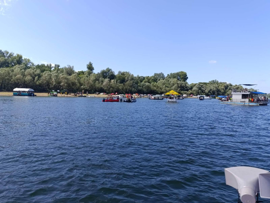 Savska regata duga 25 km zaplovila u Donjem Crnjelovu