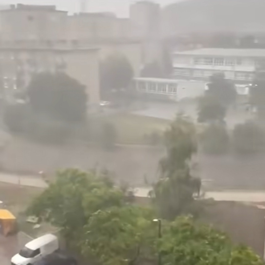 Nevrijeme zahvatilo Tuzlu, pljusak i gromovi u Semberiji