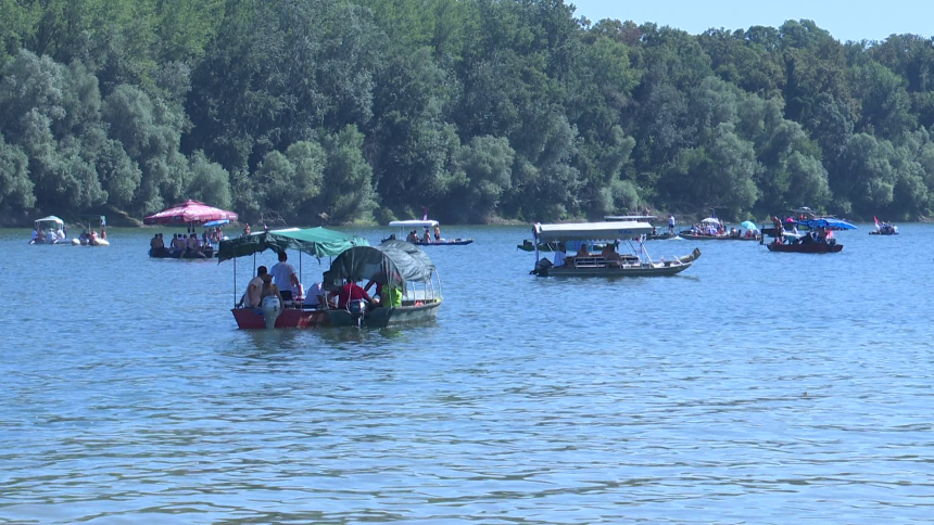 Uprkos nevremenu učesnici regate stigli na cilj u Raču