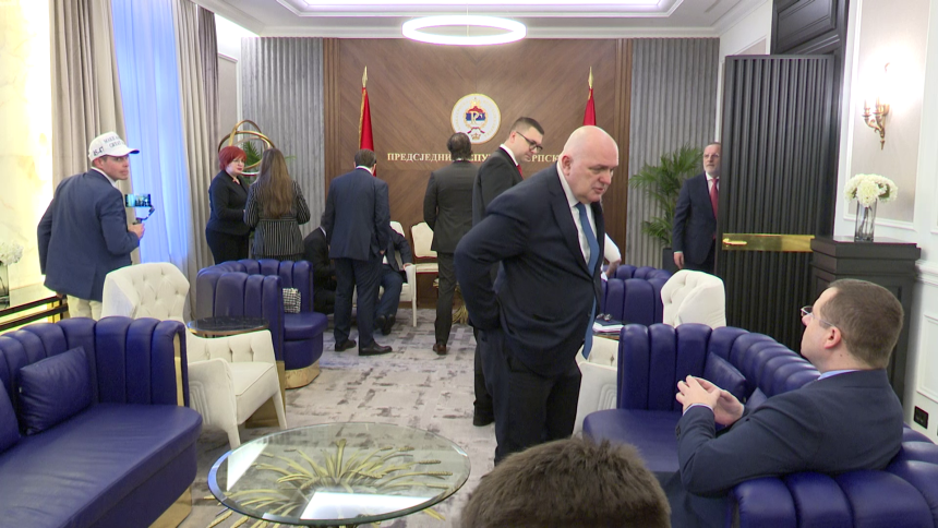 Додика, Вишковића и министре опслужује преко 50 савјетника