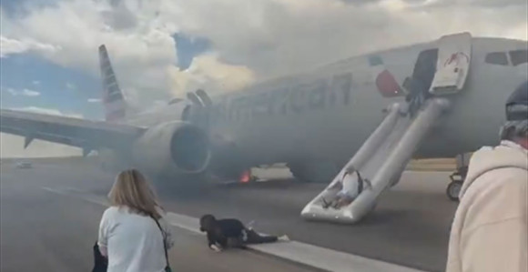 Драма у Денверу: Запалио се авион пун путника (ВИДЕО)