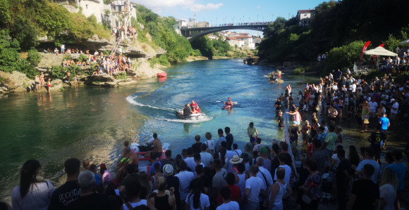 Drama u Mostaru: Muškarac se počeo utapati ispod mosta