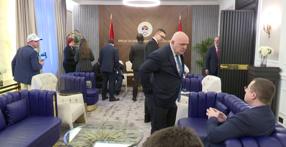 Додика, Вишковића и министре опслужује преко 50 савјетника