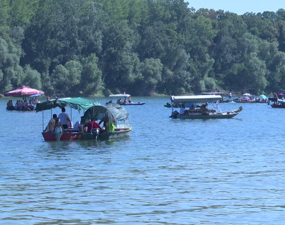 Uprkos nevremenu učesnici regate stigli na cilj u Raču
