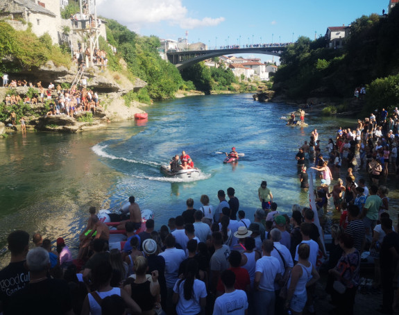 Drama u Mostaru: Muškarac se počeo utapati ispod mosta