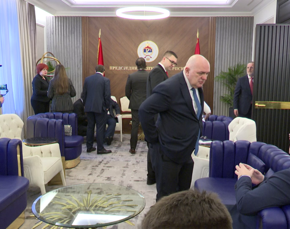 Dodika, Viškovića i ministre opslužuje preko 50 savjetnika