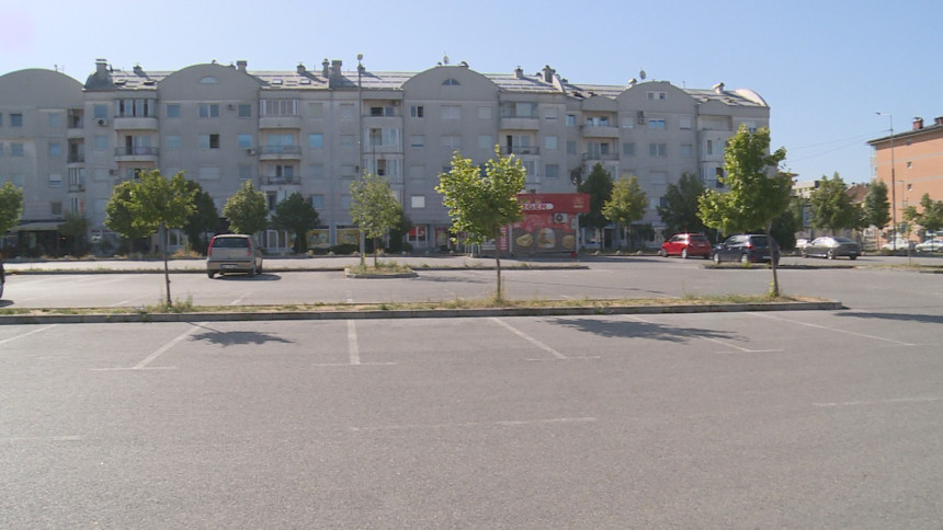 Firma u minusu, parking prazan, građani nezadovoljni