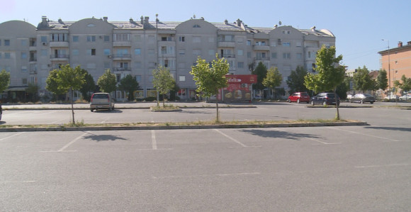 Firma u minusu, parking prazan, građani nezadovoljni