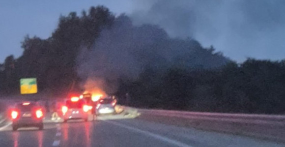 Gorio automobil na auto-putu Banjaluka-Gradiška