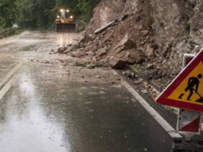 Izlile se bujične vode: Blokiran saobraćaj Foča-Sarajevo