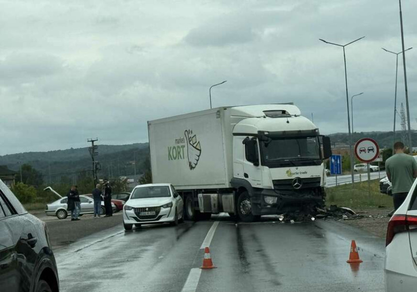 Teška nesreća kod Modriče: Poginuo vozač PU Bijeljina
