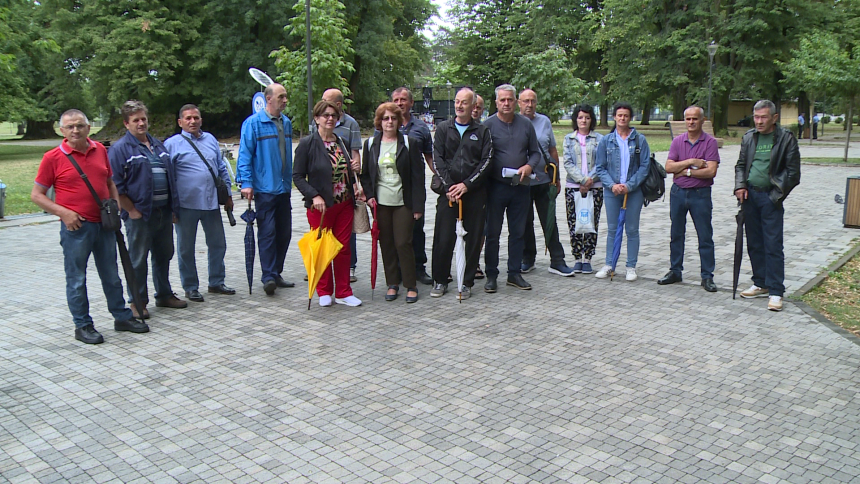 Radnici Nove drvne industrije Vrbas traže uplatu doprinosa