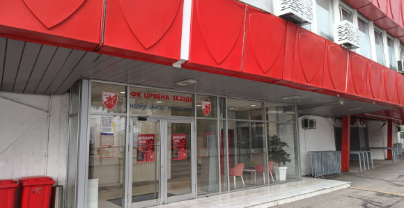 Туча испред стадиона пред меч Звезда - Линколн