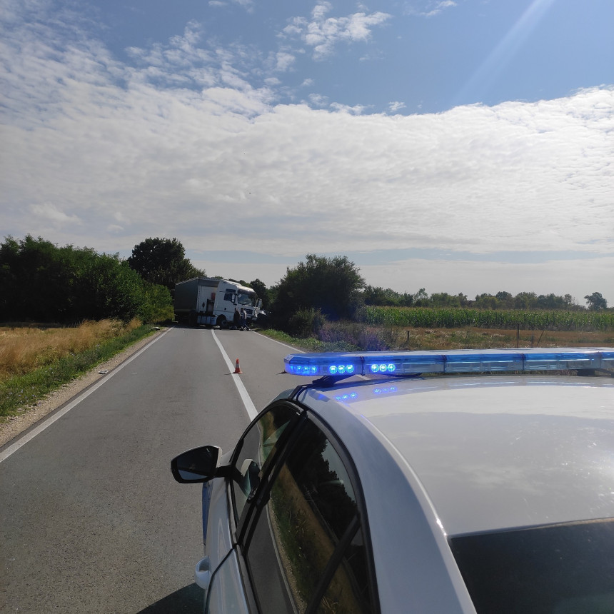 Удес код Бијељине, блокиран саобраћај према Брчком