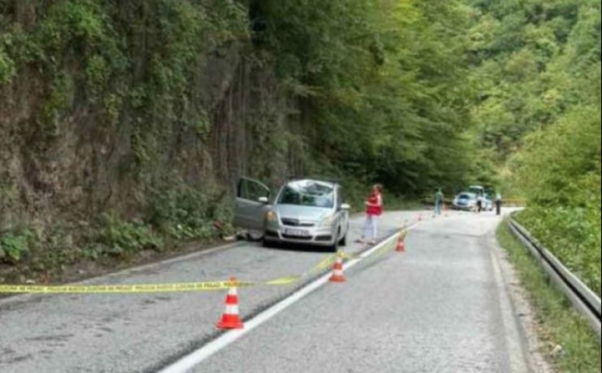 Stijena pala na vozilo kod Foče, poginula jedna osoba
