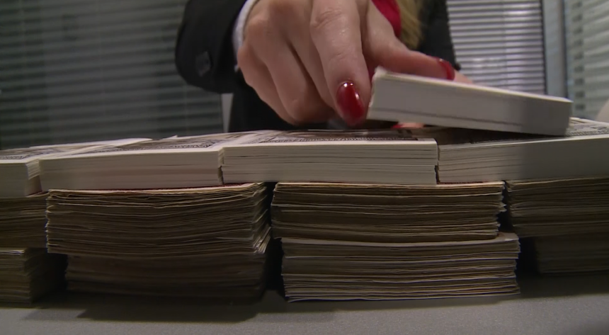 Dug je zao drug: Vlada se zadužuje za isplatu penzija?!