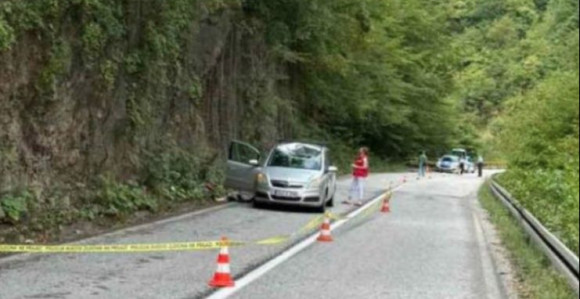 Stijena pala na vozilo kod Foče, poginula jedna osoba