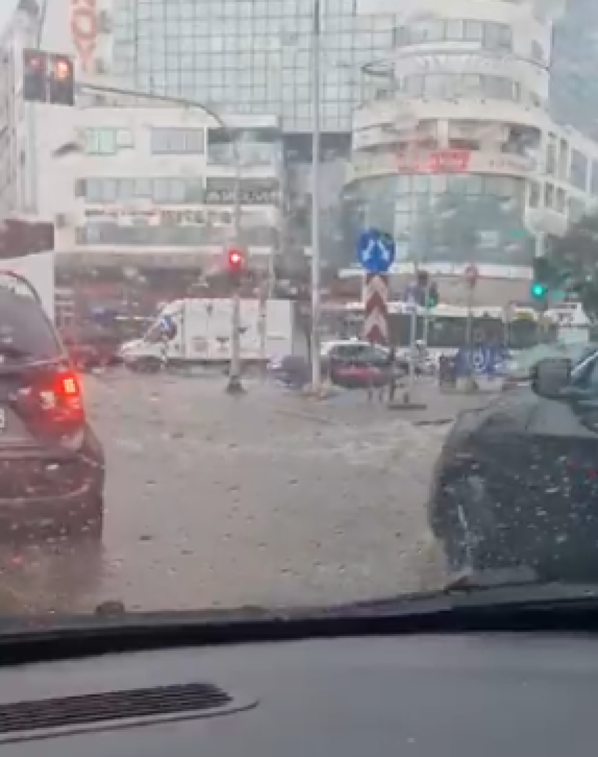 Jaka oluja pogodila Solun: Ulice za kratko vrijeme potopljene