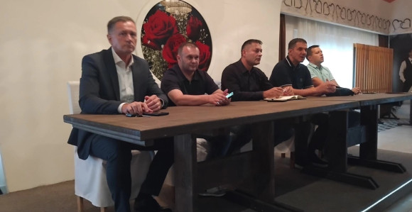 70-ак чланова паљанског Демоса се "утопило" у СНСД