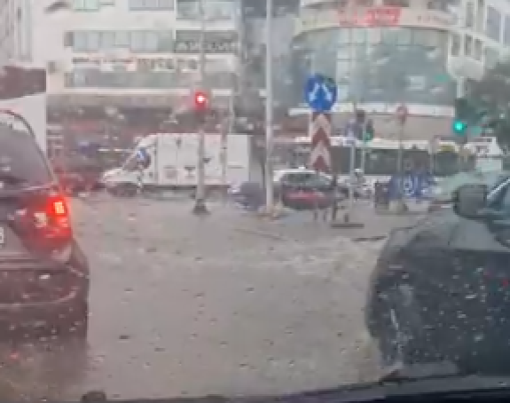 Jaka oluja pogodila Solun: Ulice za kratko vrijeme potopljene