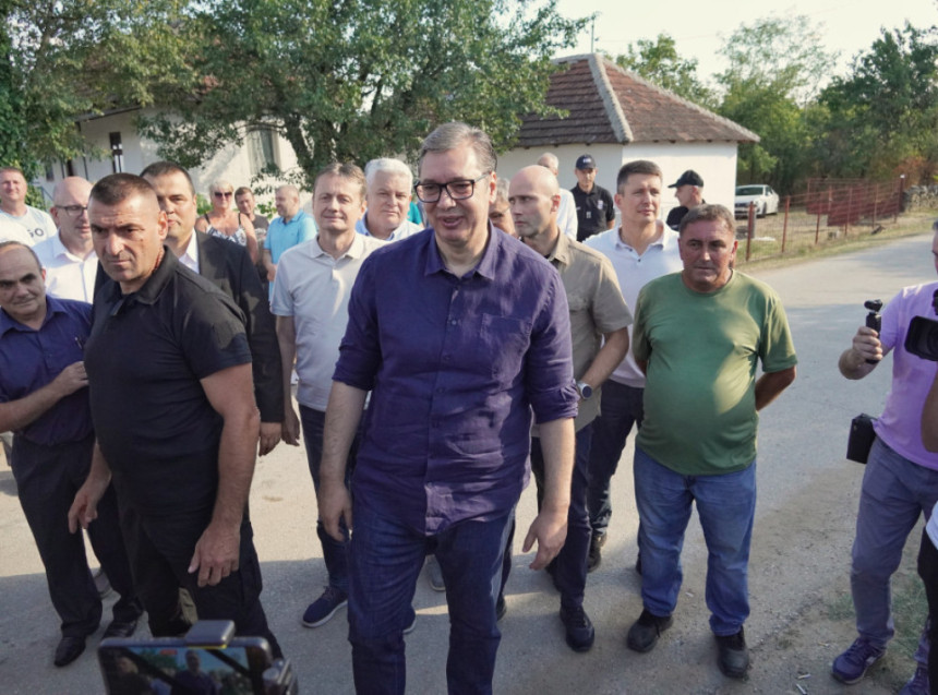 Srbija u teškoj situaciji, trpi pritiske zbog Dodika